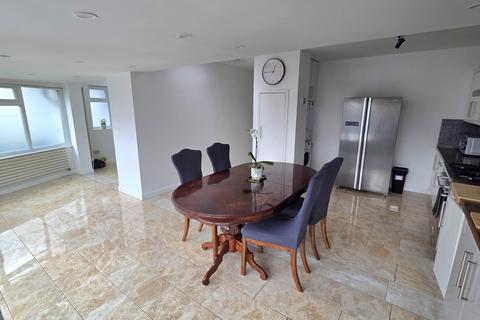 5 bedroom semi-detached house to rent, London, EN5