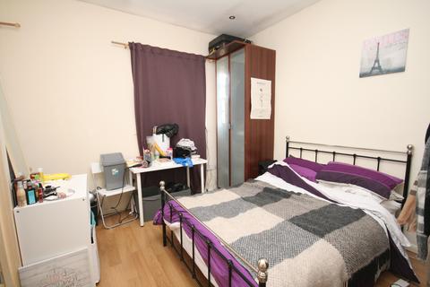 Studio to rent, 104 Offord Road, Islington