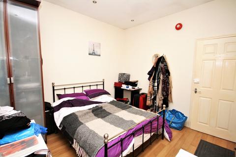 Studio to rent, 104 Offord Road, Islington