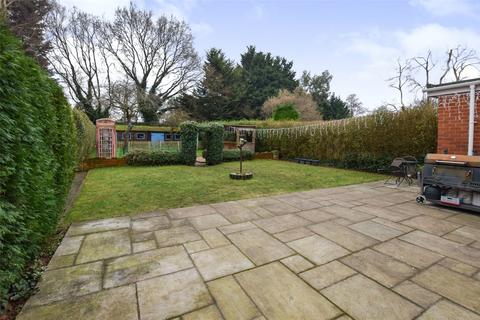 4 bedroom detached house for sale, Fleet Road, Hampshire GU14