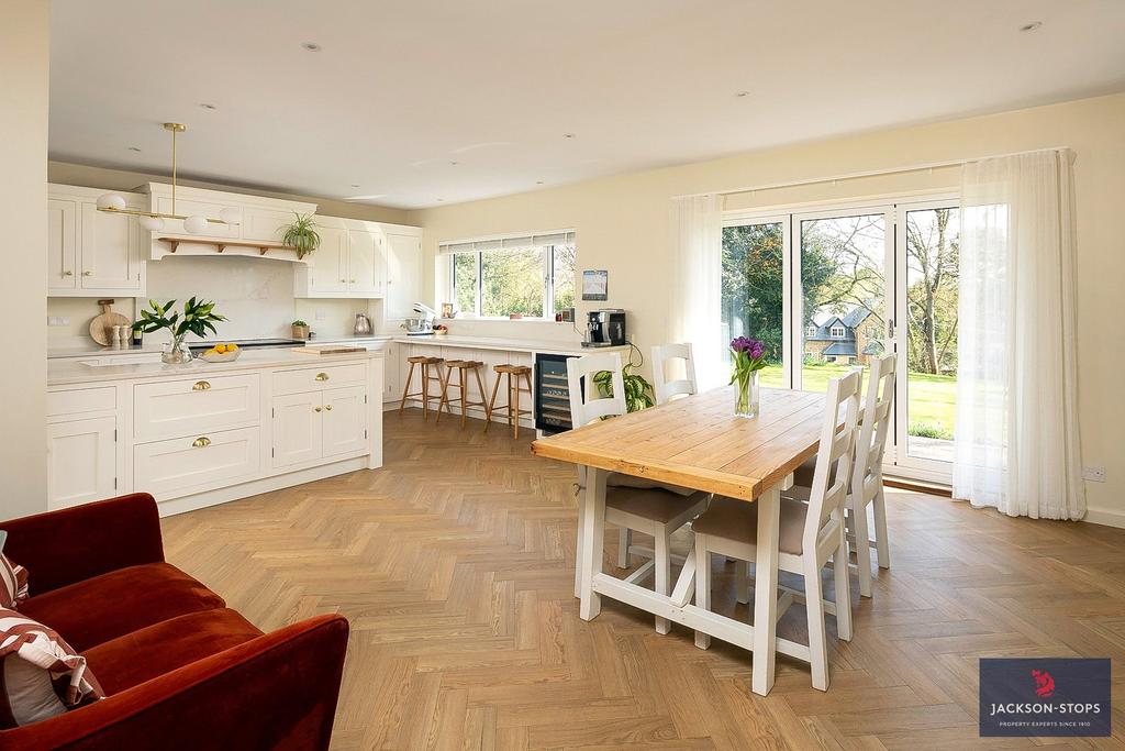 Dining/Kitchen