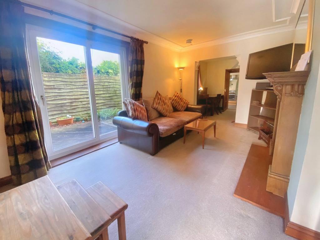 Midton Road, Ayr KA7 2 bed semidetached house to rent £750 pcm (£173 pw)