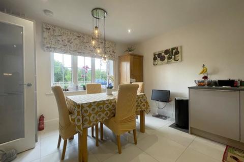 6 Walker Close, Arlesey, SG15 6AL
