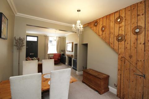 2 bedroom terraced house to rent - Lairgate, Beverley, HU17 9HL
