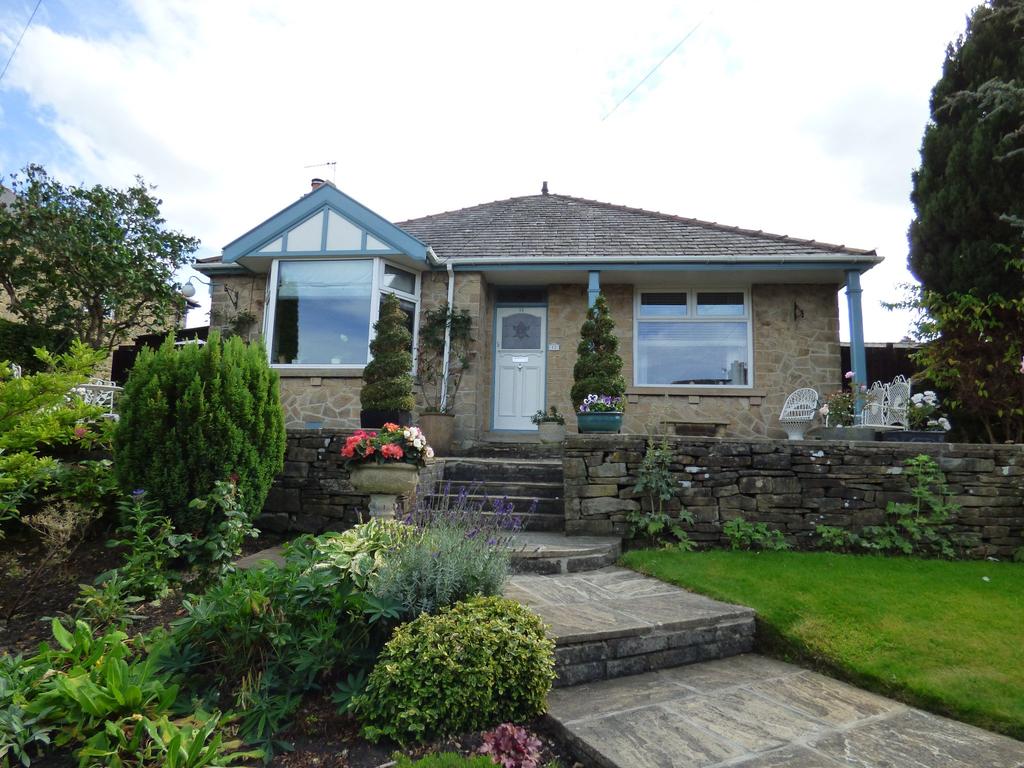 Low Leighton Road, New Mills, High Peak, SK22 2 bed detached bungalow