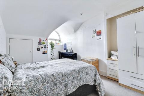 2 bedroom flat to rent, Knollys Road, Streatham SW16