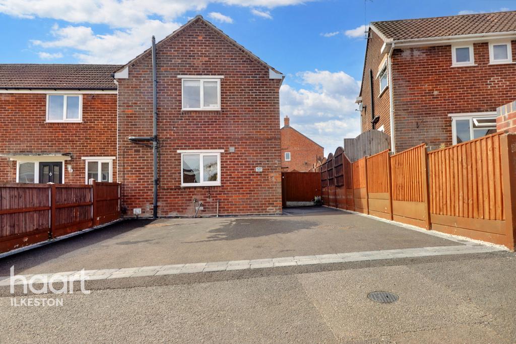 Wirksworth Road, Ilkeston 2 bed end of terrace house £200,000