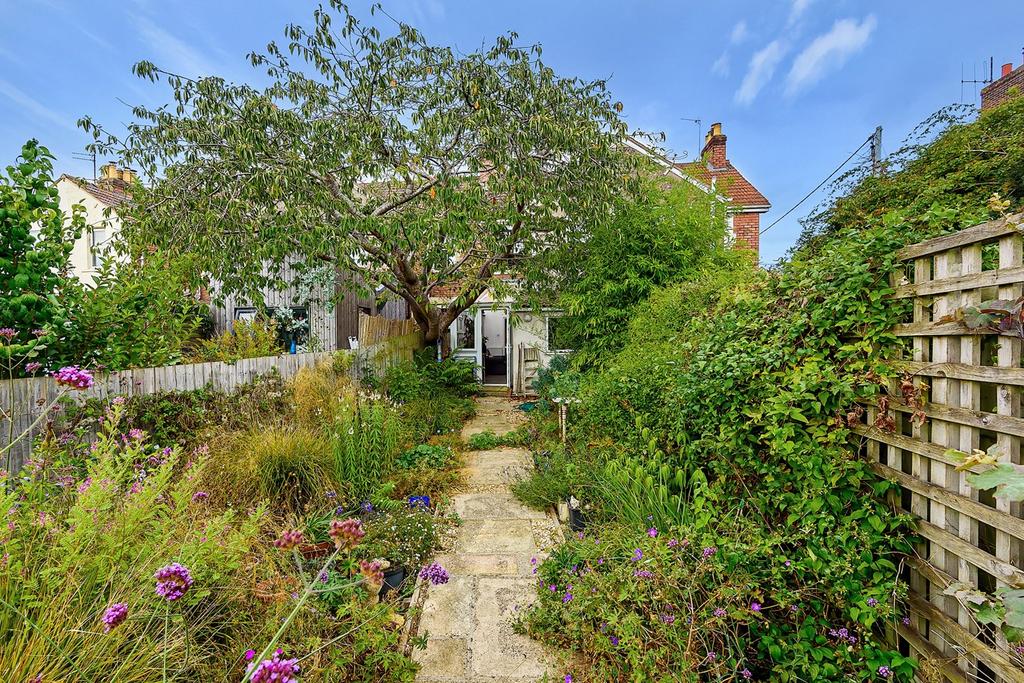 Rodden Road, Frome, BA11 2 bed terraced house £365,000