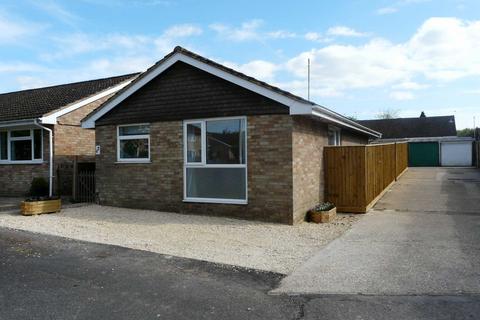 2 bedroom bungalow to rent, Hillside Road, Hungerford