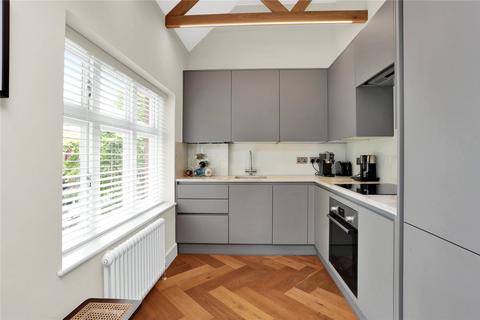 Flat 3, 18 Hillcrest Road, London, W3 9RZ