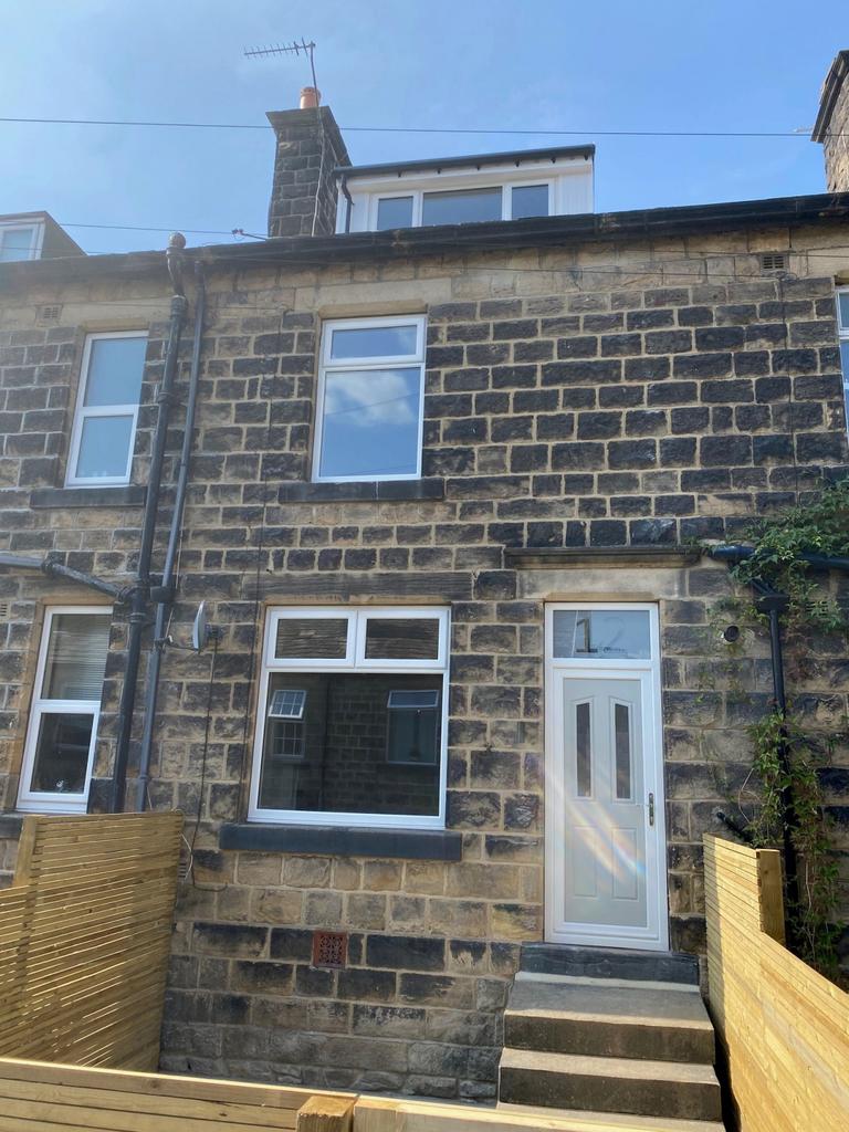 12 Spring Bank Terrace, Guiseley... 2 bed terraced house £995 pcm (£