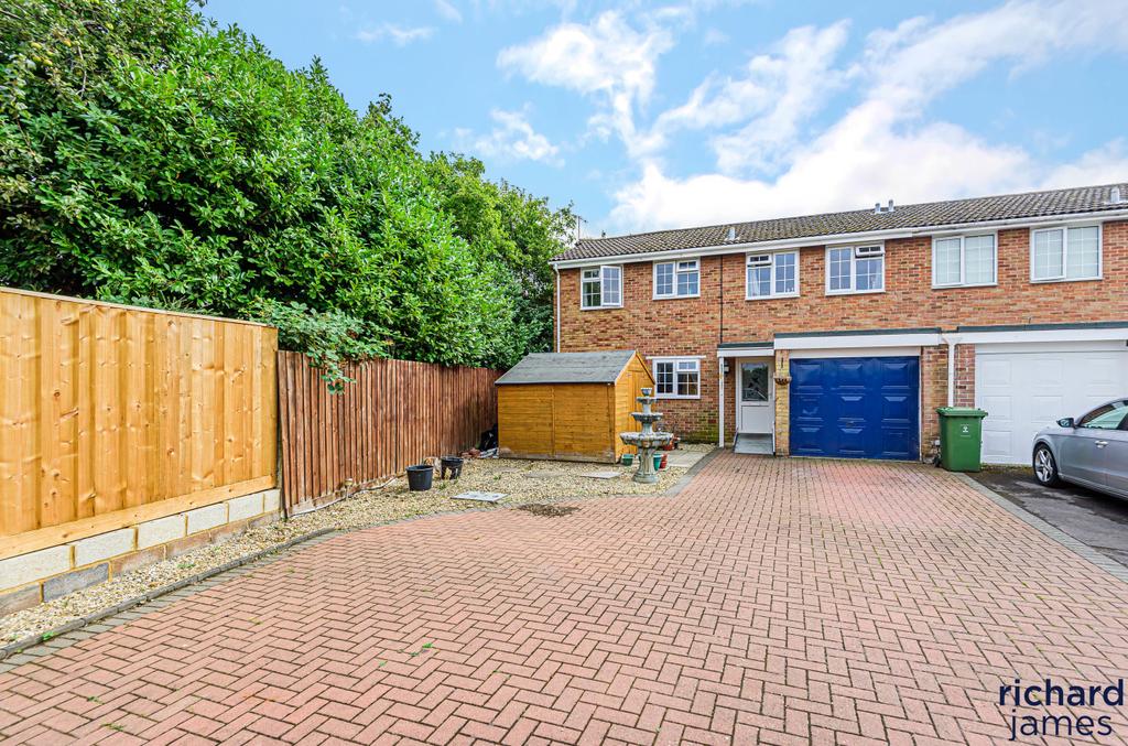 Larchmore Close, Greenmeadow, Swindon, SN25 4 bed end of terrace house