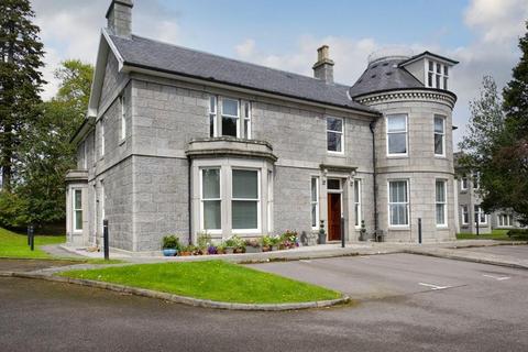 2 bedroom flat to rent, Woodlands Avenue, Cults, AB15