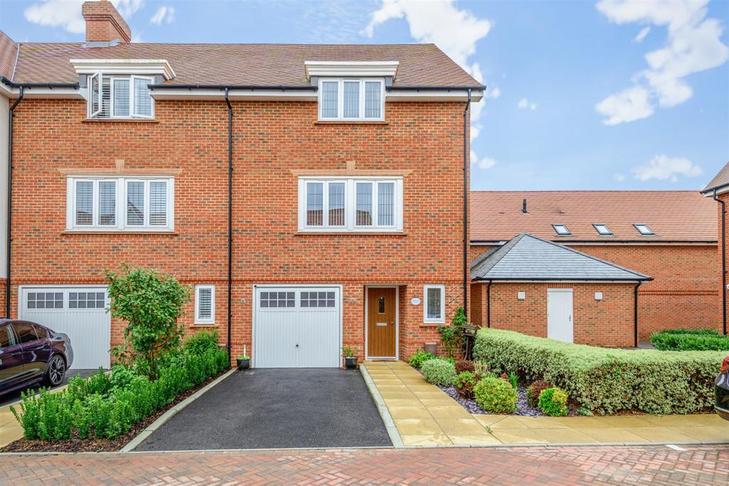 Bersted Park, Bognor Regis, PO21 4 bed end of terrace house for sale