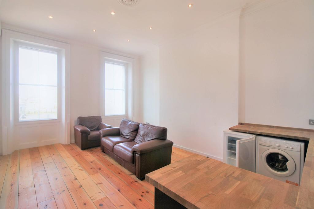 Hall Quay, Great Yarmouth NR30 2 bed apartment £750 pcm (£173 pw)