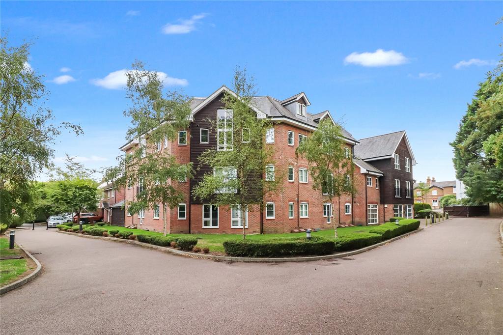 Wharf Way, Hunton Bridge, Herts, WD4 2 bed flat £300,000