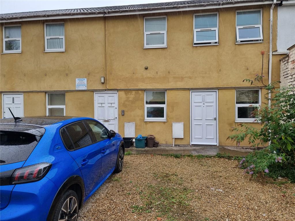 Silk Court, Grantham Lane, Kingswood... 1 bed apartment £725 pcm (£