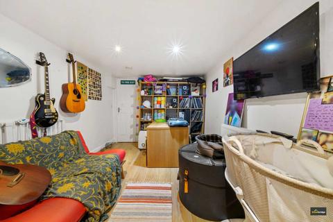 6 Plashet Road, London, E13 0PU