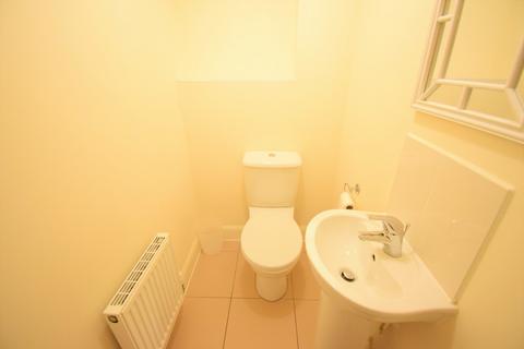 3 bedroom terraced house to rent, Priory Mews, Bedford MK41