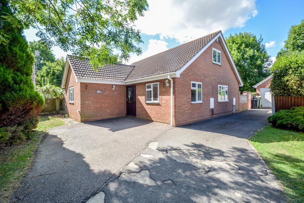 Maldon Road, Witham, CM8 1HT 4 bed chalet £525,000
