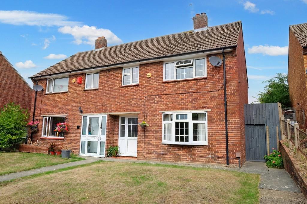 Petten Grove, Orpington 3 bed semi-detached house - £450,000