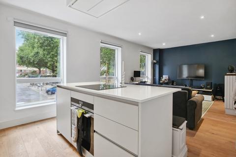 2 bedroom apartment for sale, Elephant And Castle, London
