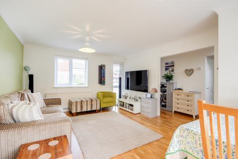 18 Bridges Close, Wokingham, RG41 3XL