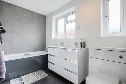 18 Bridges Close, Wokingham, RG41 3XL