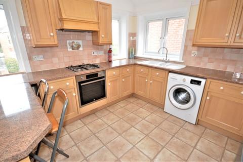 2 bedroom flat to rent, Talbot Road, Winton, Bournemouth