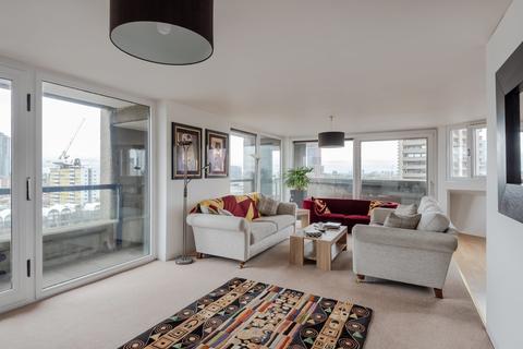 3 bedroom apartment for sale - Lauderdale Tower Barbican EC2
