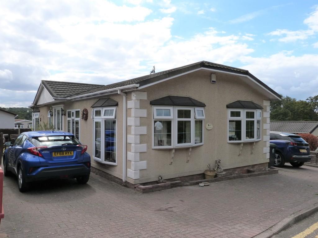 Woodbine Close, Waltham Abbey 2 bed mobile home for sale £250,000
