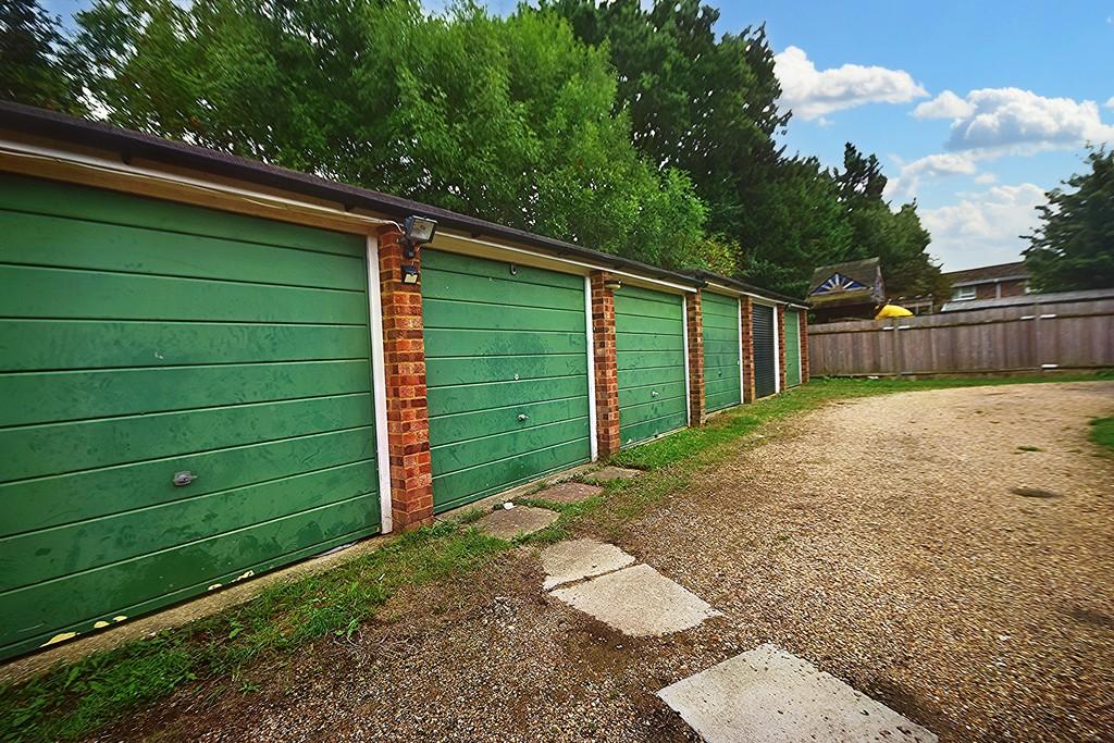 Grange Road, Guildford 2 bed flat £275,000