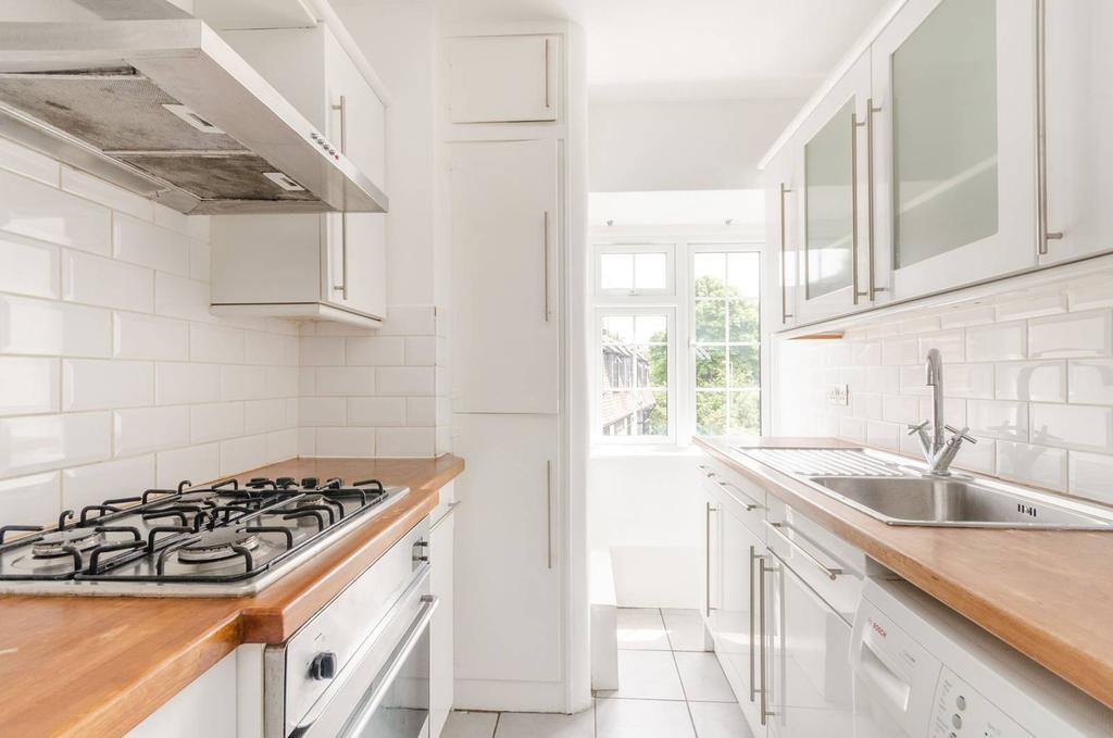 Surbiton Crescent, Kingston, Kingston... 2 bed flat £1,600 pcm (£369 pw)