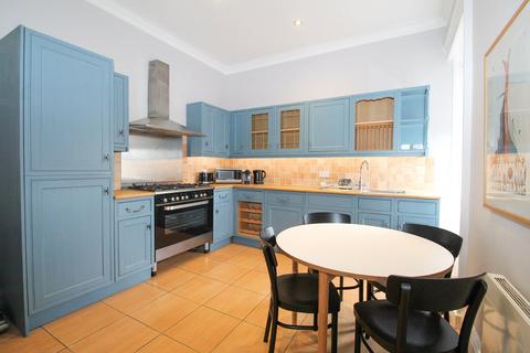 2 bedroom flat to rent, Royal Crescent, Glasgow, G3