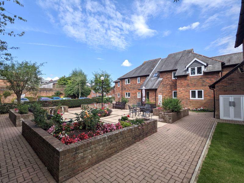 Castle Fields, The Slade, Tonbridge, TN9 1HS 1 bed retirement property