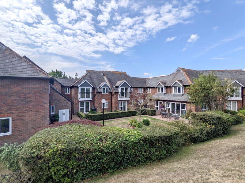 Castle Fields, The Slade, Tonbridge, TN9 1HS 1 bed retirement property