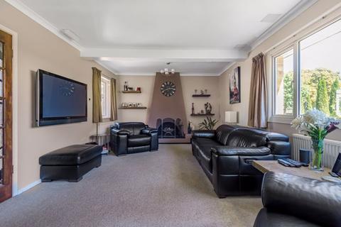 14 Meadow Hill, Purley, CR8 3HL