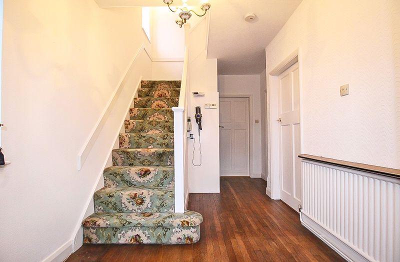 Sandyfields Road, SEDGLEY, DY3 3LB 3 bed detached house for sale £399,950