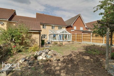 26 Harris Close, Romford, RM3 8PQ