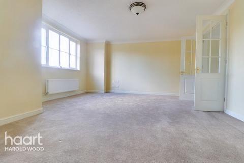 26 Harris Close, Romford, RM3 8PQ