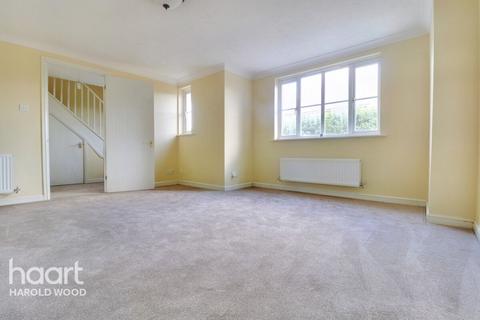 26 Harris Close, Romford, RM3 8PQ