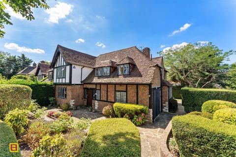 64 Deansway, London, N2 0HY