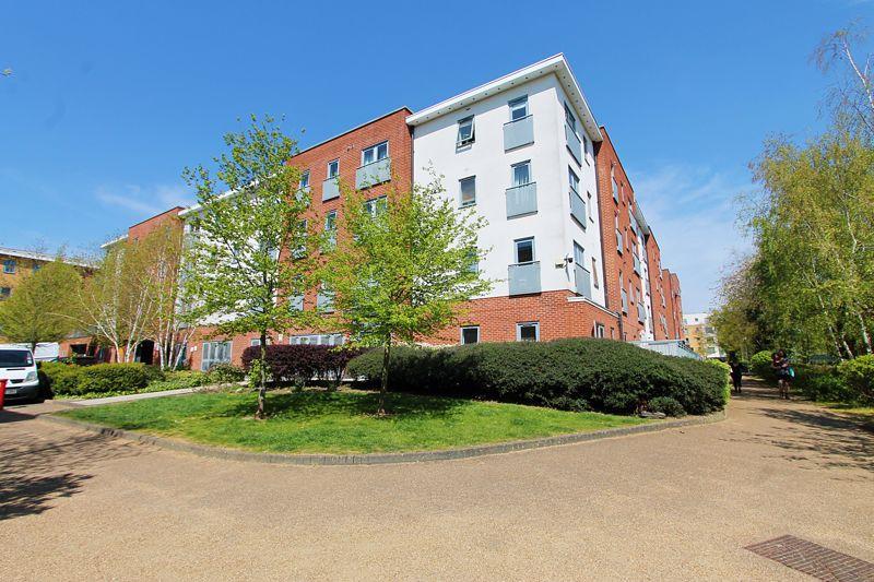Taywood Road, Northolt 2 bed apartment £1,550 pcm (£358 pw)