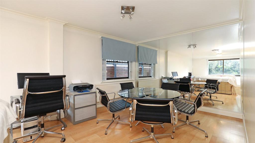 Lorne Gardens, Holland Park, W11 1 bed flat £565,000