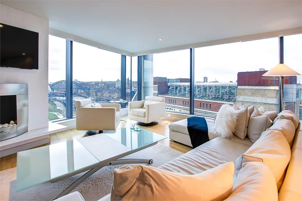 BALTIC QUAY PENTHOUSE, NEWCASTLE... 3 Bed Apartment - £3,000 Pcm (£692 Pw)