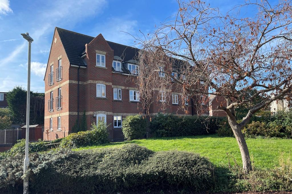 Stanley Rise, Chelmer Village, Chelmsford, CM2 2 bed apartment £225,000