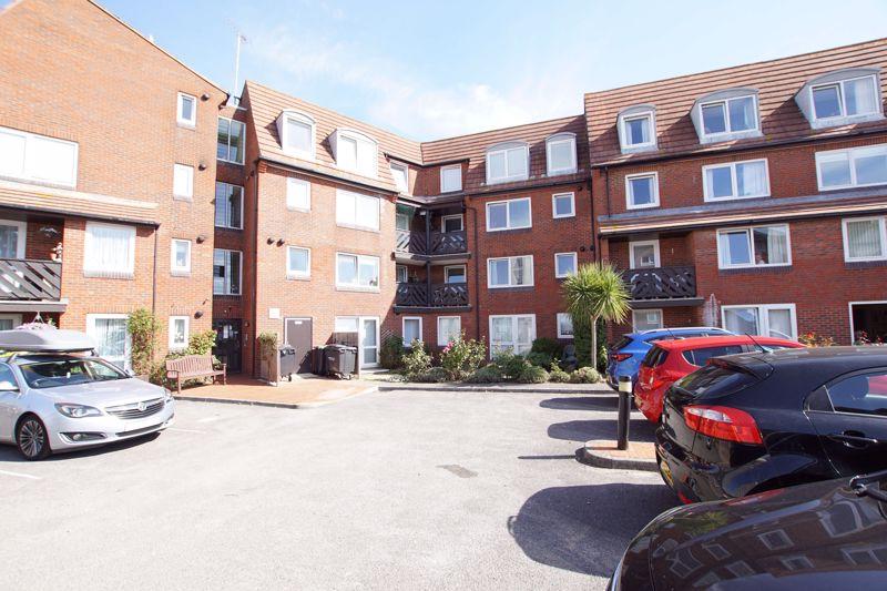 Hometide House, Beach Road, LeeOnTheSolent, PO13 1 bed retirement property £120,000