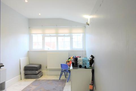 8 Cavell Road, Cheshunt, Waltham Cross, EN7 6JJ