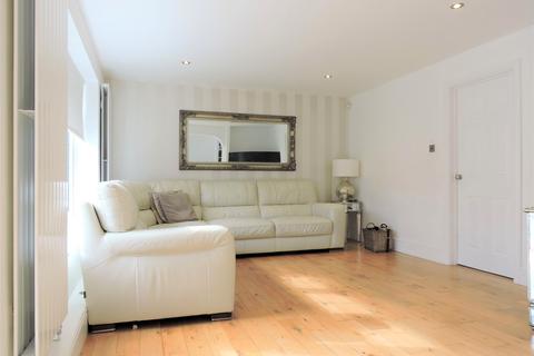 8 Cavell Road, Cheshunt, Waltham Cross, EN7 6JJ