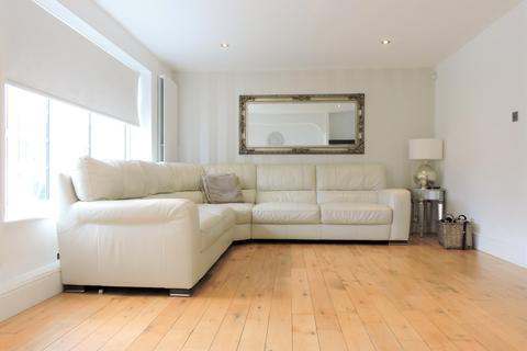 8 Cavell Road, Cheshunt, Waltham Cross, EN7 6JJ